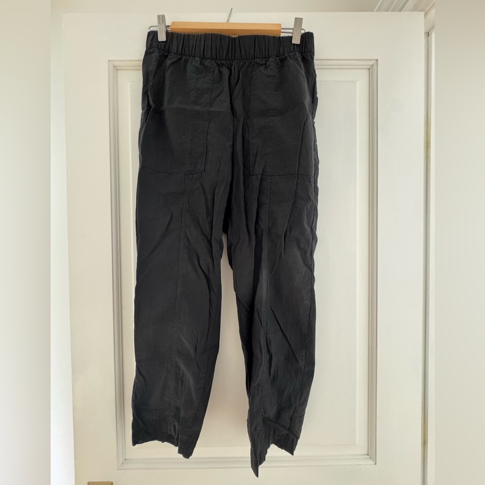 GAP Women’s Black Straight Leg Athletic Pants